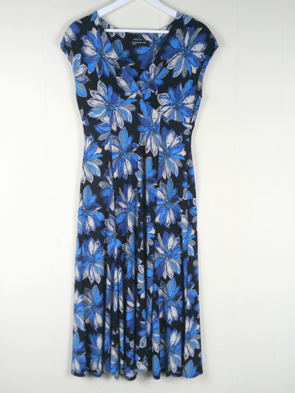 Jones New York Midi Dress Size 10 Blue Floral Empire Waist V-Neck Cap Sleeve